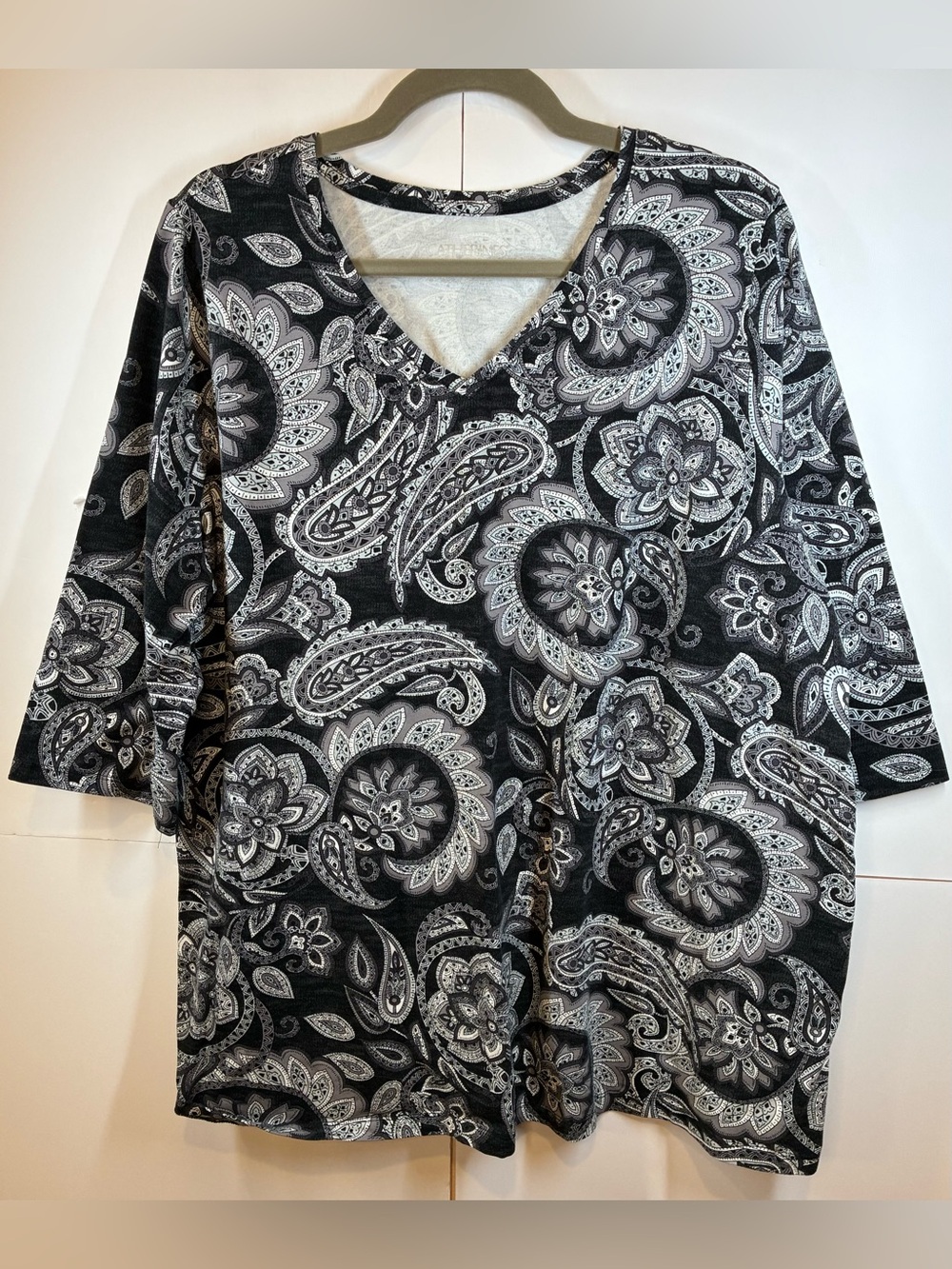 Catherines Suprema Collection 1X 18/20W Paisley V-Neck Knit Top Black Gray